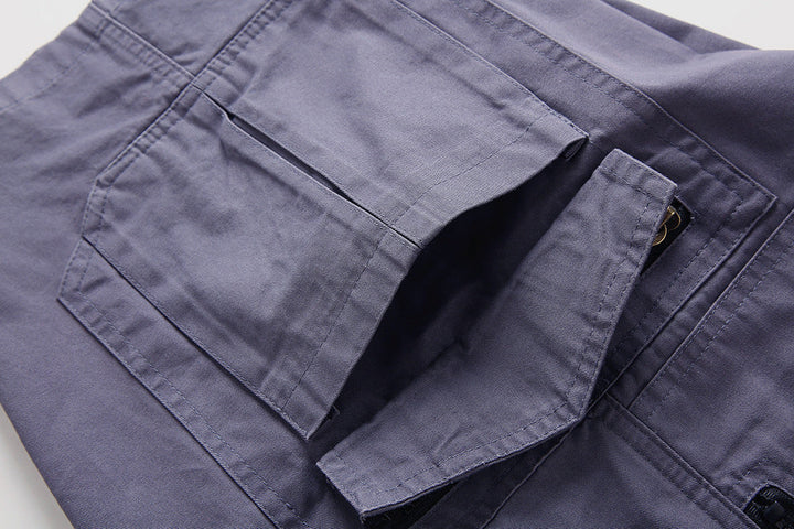 "Short tactique homme beige, style cargo, avec poches profondes et ceinture réglable, idéal pour activités extérieures."