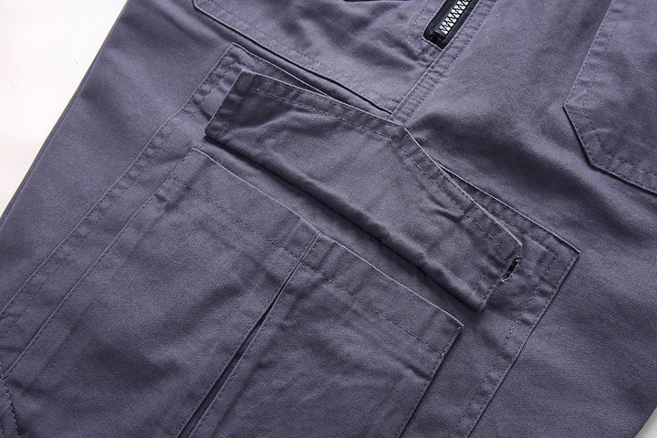 "Short tactique homme beige, style cargo, avec poches profondes et ceinture réglable, idéal pour activités extérieures."