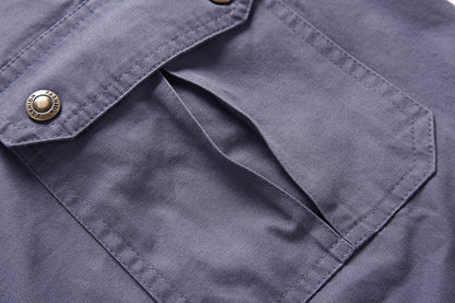 "Short tactique homme beige, style cargo, avec poches profondes et ceinture réglable, idéal pour activités extérieures."