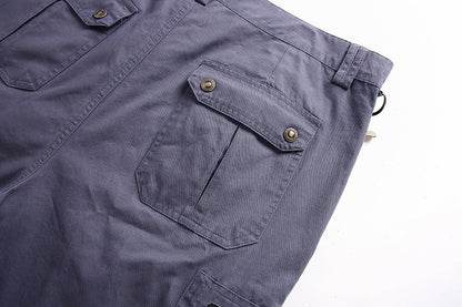 "Short tactique homme beige, style cargo, avec poches profondes et ceinture réglable, idéal pour activités extérieures."