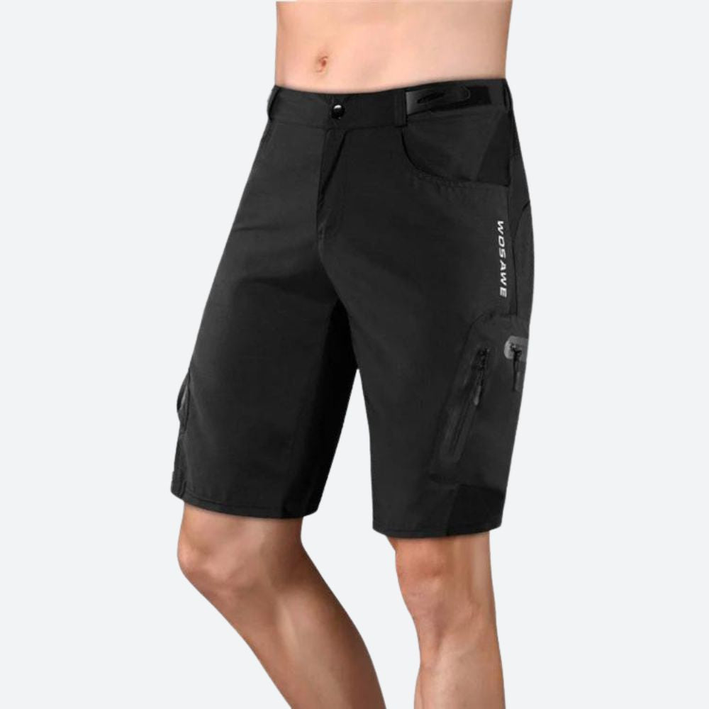Short technique homme bleu, déperlant, poches zippées, tissu respirant, coupe ergonomique, idéal randonnée et cyclisme.