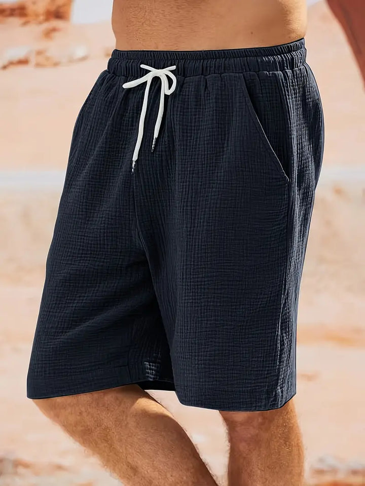 "Shorts décontractés homme, tissu léger, couleurs estivales variées, idéal pour la plage ou les barbecues d'été."