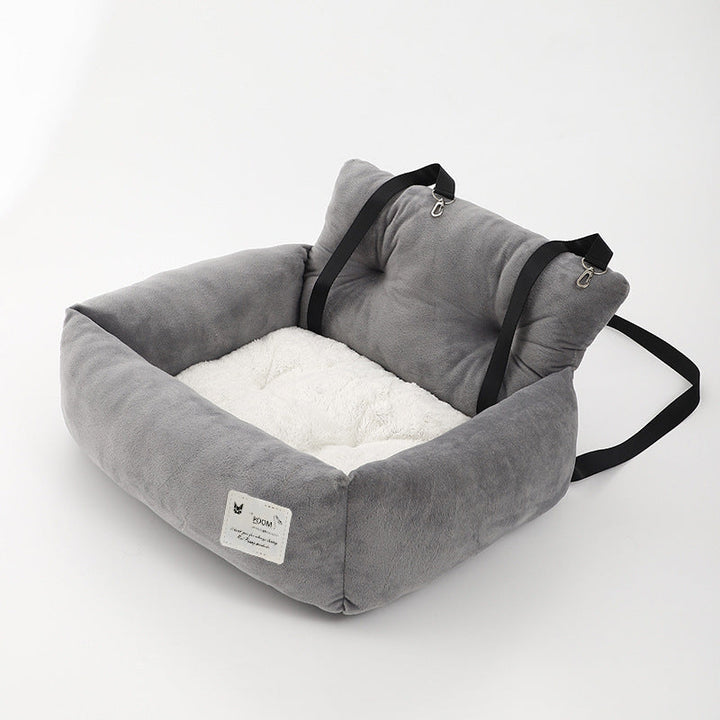 "Siège auto pour chien, tissu molletonné, harnais sécurisé, coussin lavable pour voyage confortable et sûr."