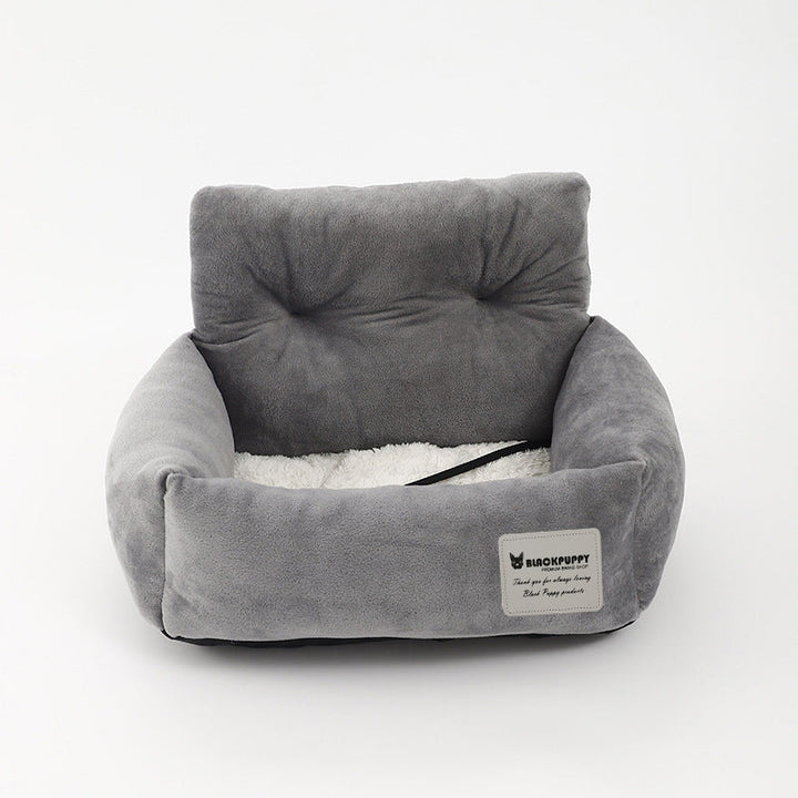 "Siège auto pour chien, tissu molletonné, harnais sécurisé, coussin lavable pour voyage confortable et sûr."