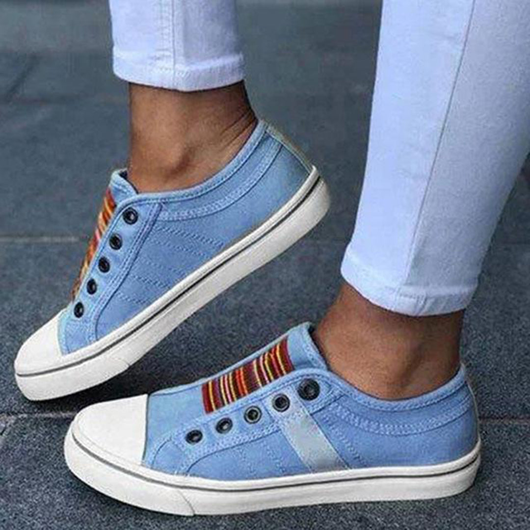 "sneakers basses femme en toile grise élégantes et confortables, design minimaliste, semelle plate, style chic et moderne"