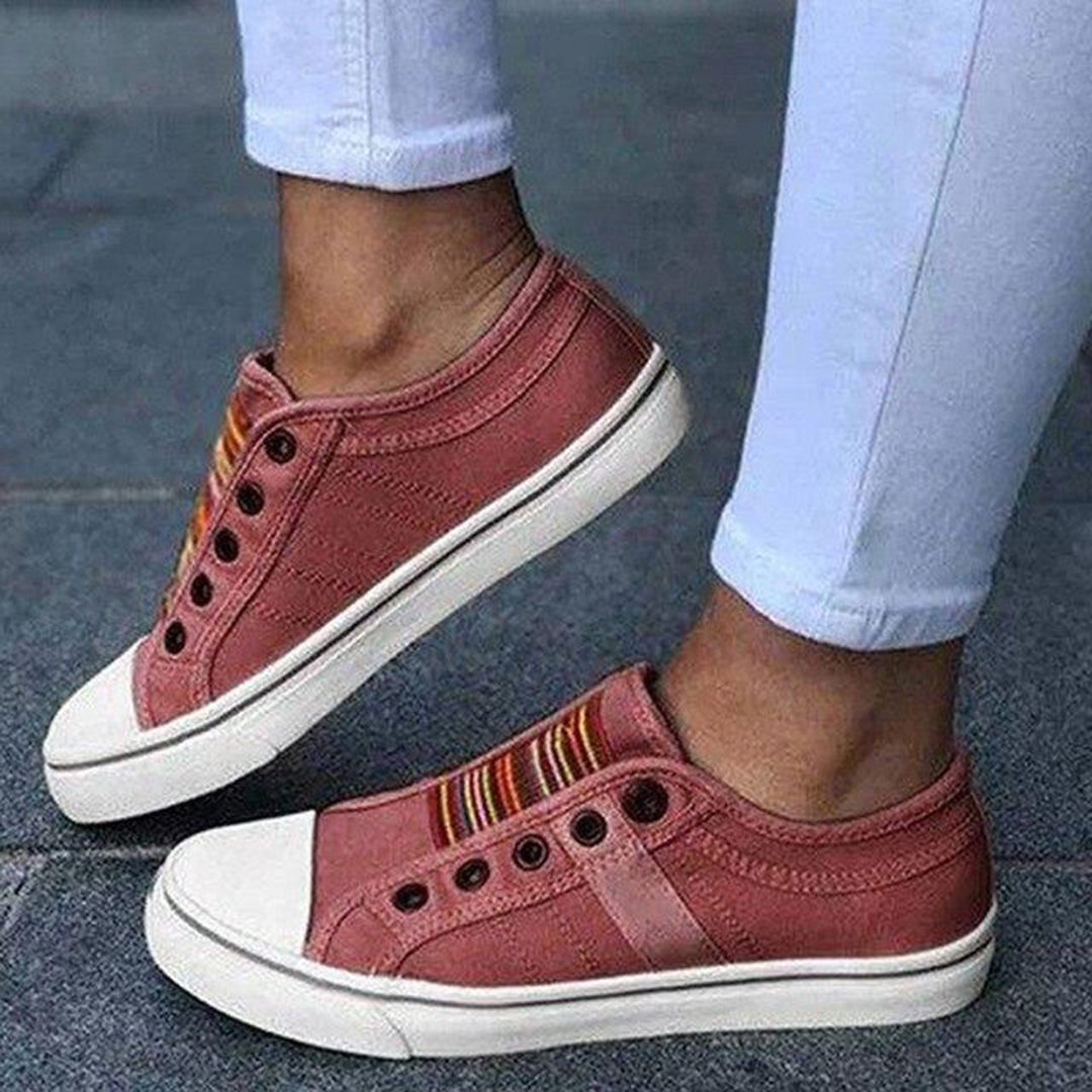 "sneakers basses femme en toile grise élégantes et confortables, design minimaliste, semelle plate, style chic et moderne"