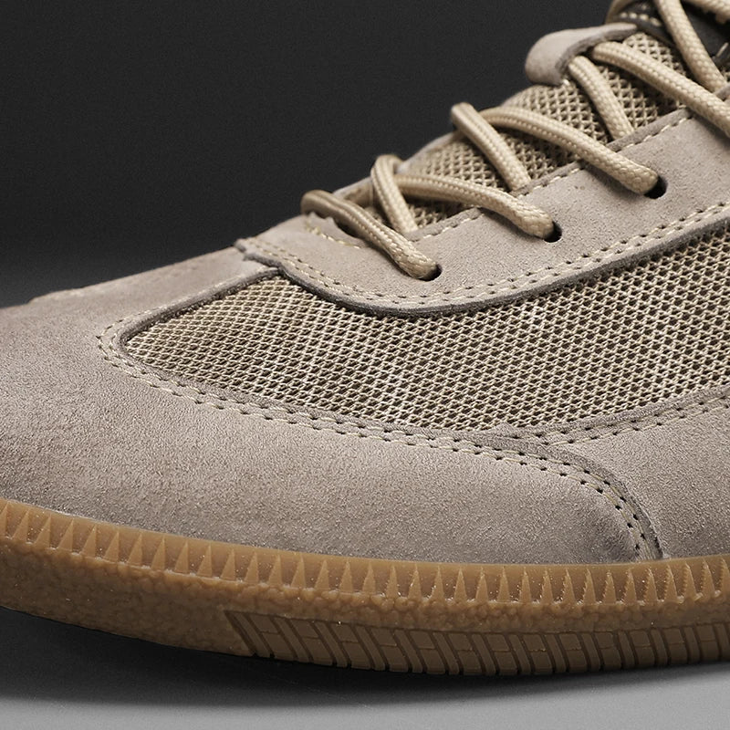 Sneakers en cuir italien pour homme, design élégant noir, semelle antidérapante, confort et style premium.