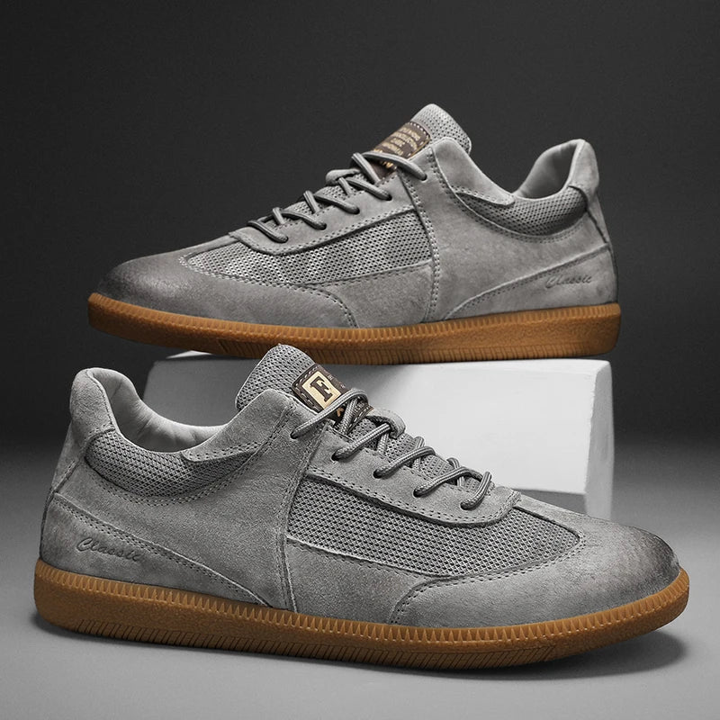 Sneakers en cuir italien pour homme, design élégant noir, semelle antidérapante, confort et style premium.