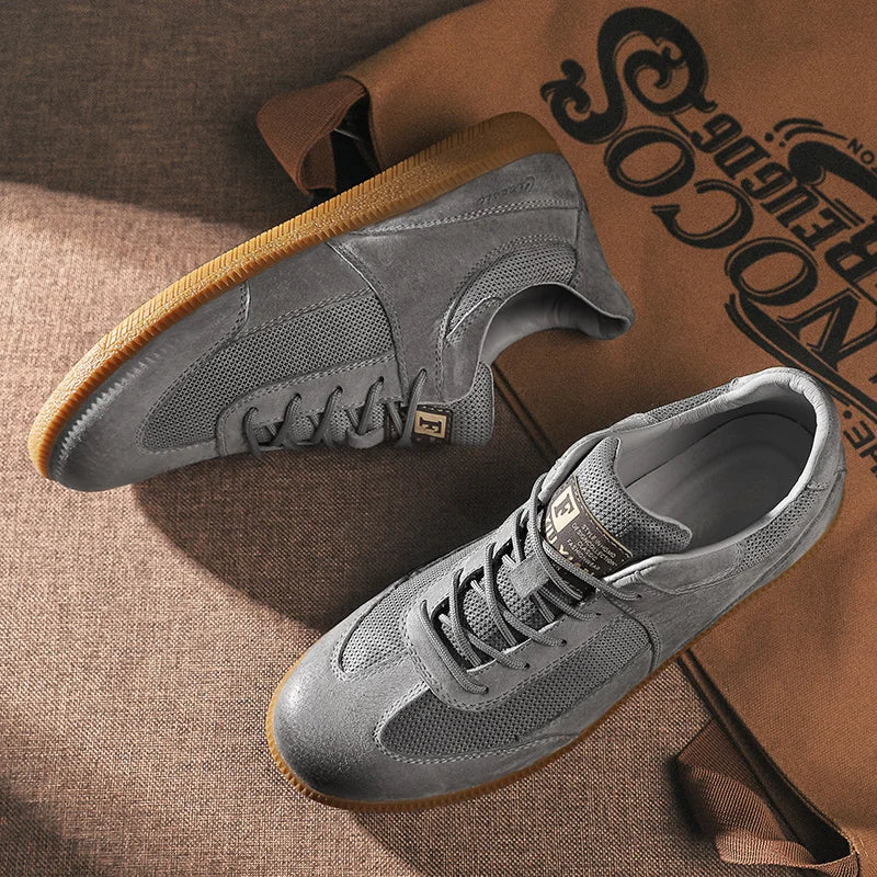 Sneakers en cuir italien pour homme, design élégant noir, semelle antidérapante, confort et style premium.