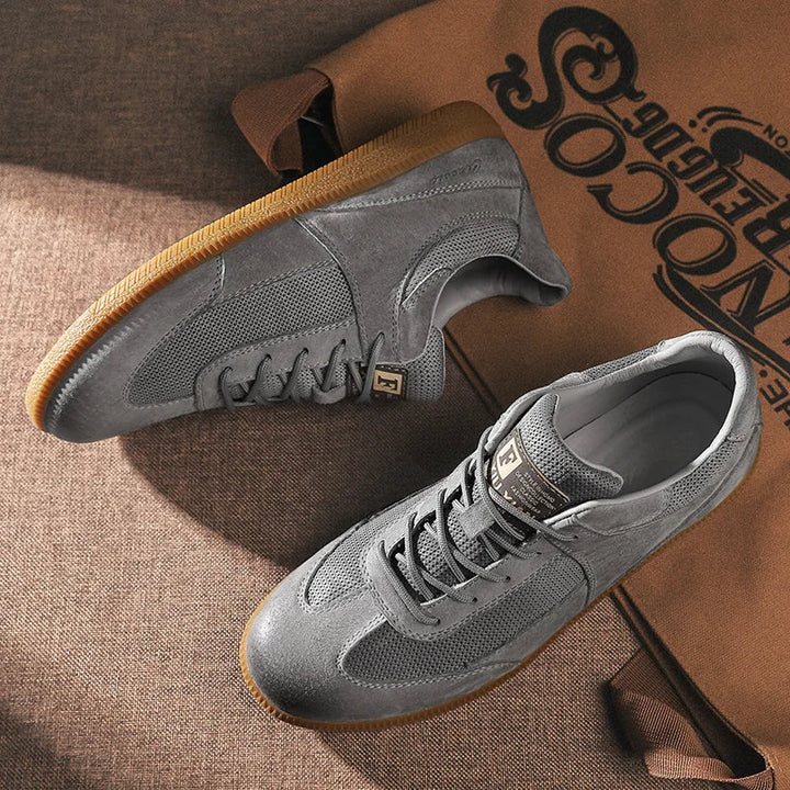 Sneakers en cuir italien pour homme, design élégant noir, semelle antidérapante, confort et style premium.