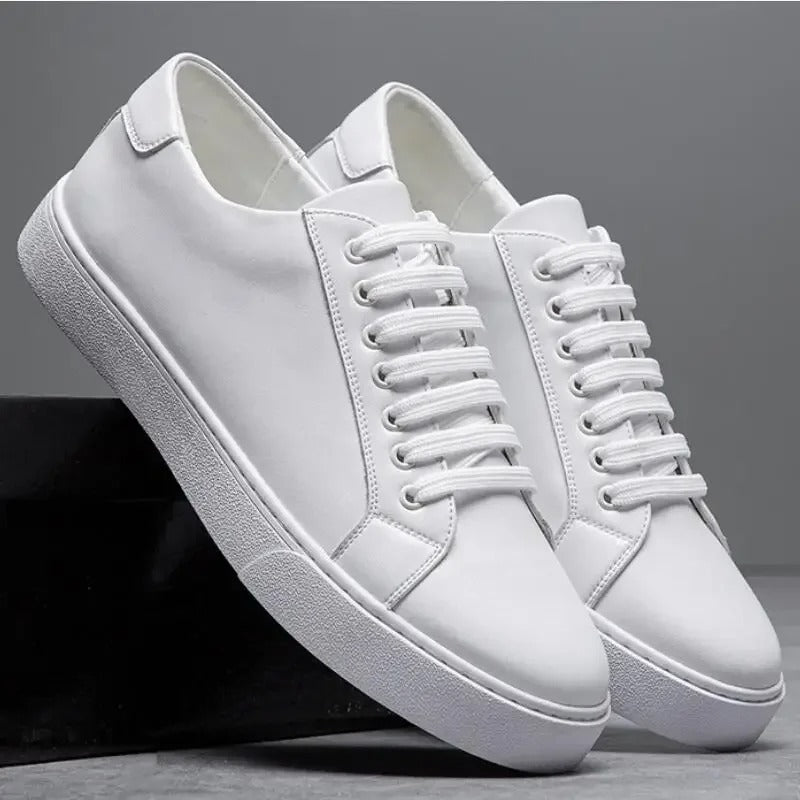 "Sneakers en cuir véritable pour homme, confort exceptionnel et style moderne, semelle ergonomique, couleur classique."