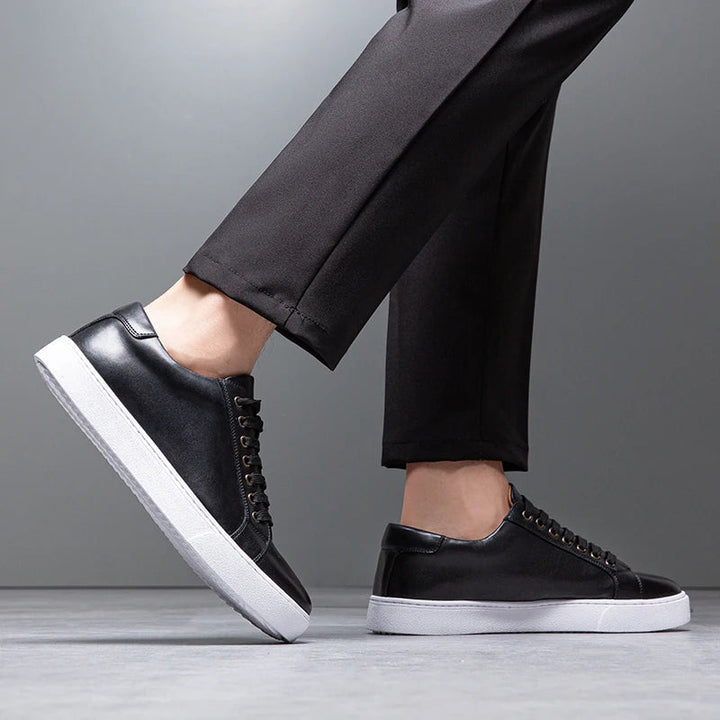 "Sneakers en cuir véritable pour homme, confort exceptionnel et style moderne, semelle ergonomique, couleur classique."