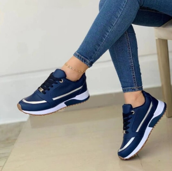 "Sneakers femme modernes, lacets robustes, semelle épaisse pour confort optimal, design élégant"