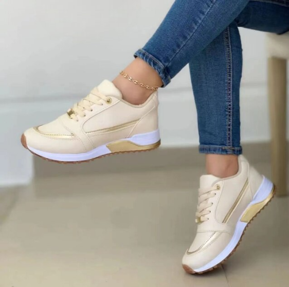 "Sneakers femme modernes, lacets robustes, semelle épaisse pour confort optimal, design élégant"