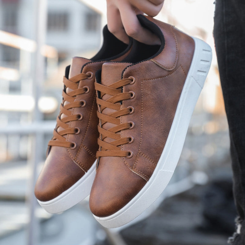 Sneakers homme élégantes et confortables, design minimaliste, couleur sobre, matériaux haute qualité, semelle antidérapante.