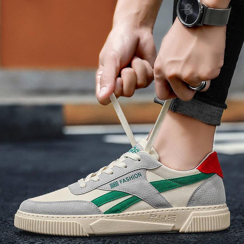 "Sneakers homme élégantes, lignes épurées, couleur neutre, semelle robuste, style polyvalent, confort quotidien assuré."