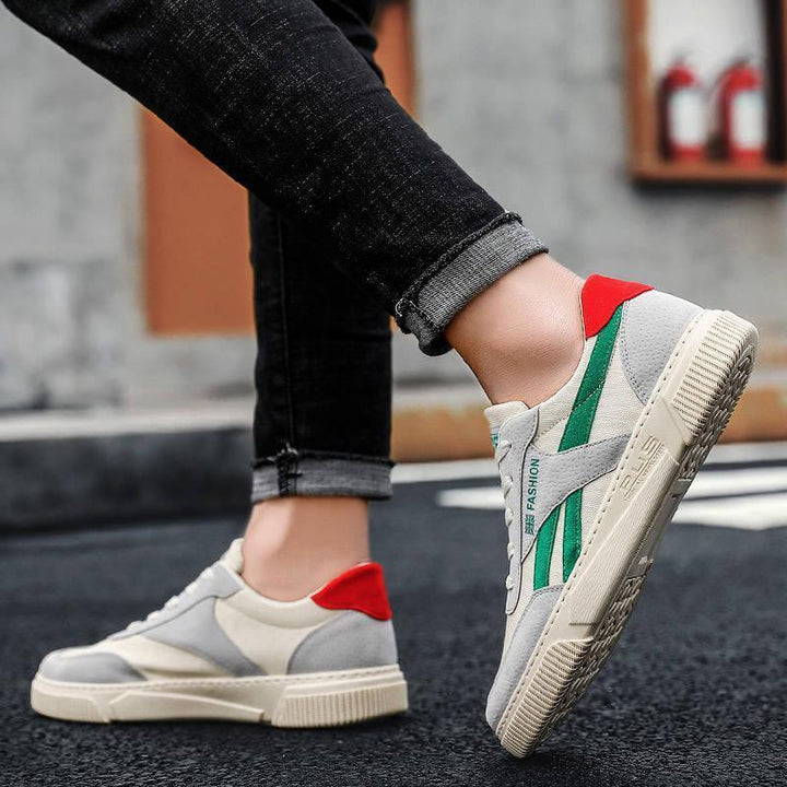 "Sneakers homme élégantes, lignes épurées, couleur neutre, semelle robuste, style polyvalent, confort quotidien assuré."