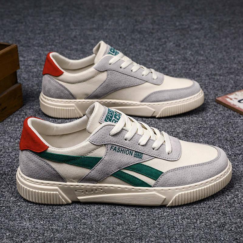 "Sneakers homme élégantes, lignes épurées, couleur neutre, semelle robuste, style polyvalent, confort quotidien assuré."