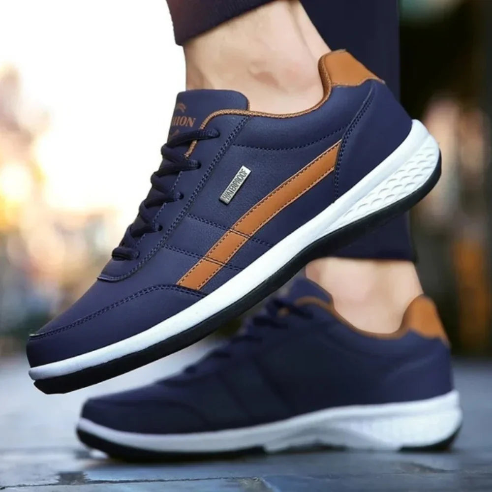 Sneakers orthopédiques en cuir bleu pour hommes, style moderne, confort et soutien, semelle antidérapante.