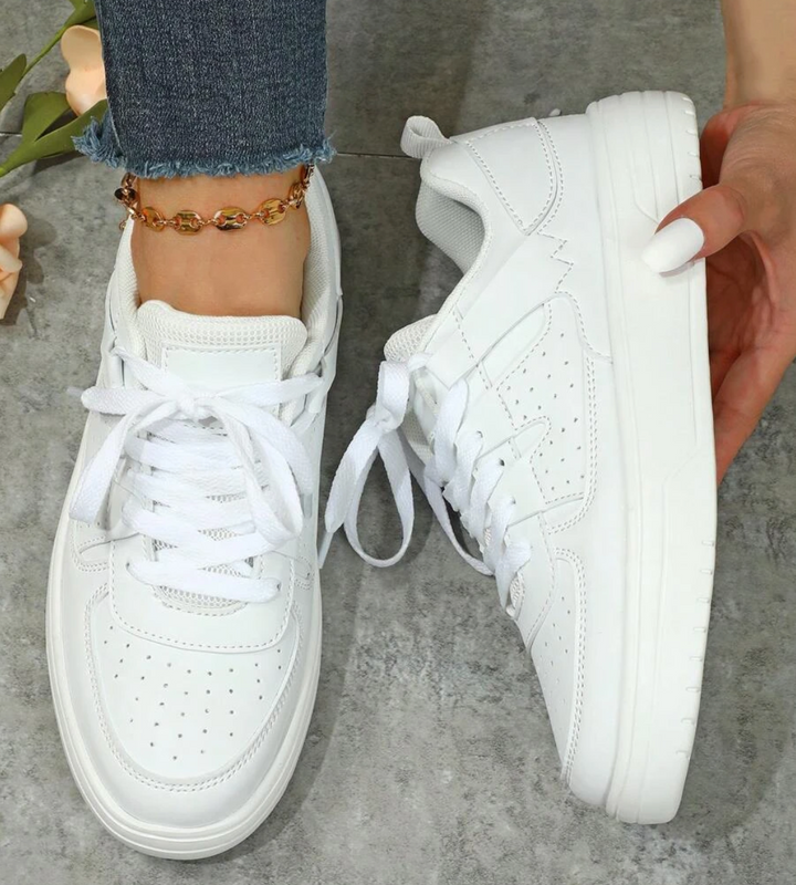 "Sneakers Sylviane pour femmes, motifs léopard, couleurs vives bleu, jaune, rouge, style original et confort optimal"