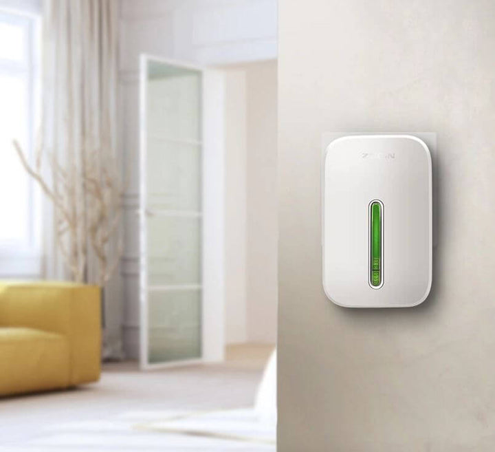 "Sonnette sans fil écologique sans batterie, installée près d'une porte, étanche et durable, avec indicateur LED."