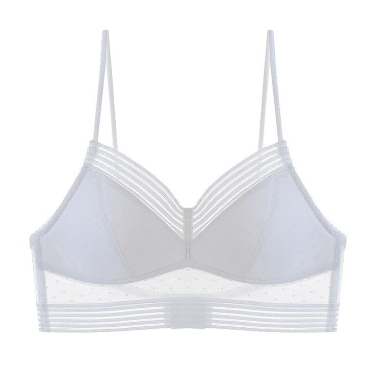 "Soutien-gorge invisible dos-nu beige, design en U, sans armatures, idéal pour tenues estivales dos-nu, confort optimal."