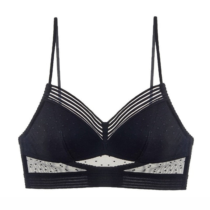 "Soutien-gorge invisible dos-nu beige, design en U, sans armatures, idéal pour tenues estivales dos-nu, confort optimal."
