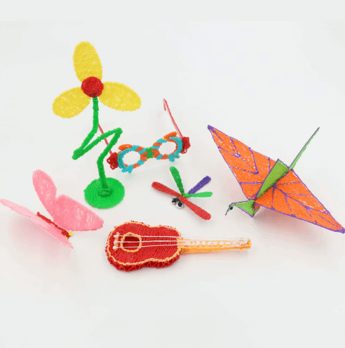 Stylo 3D multicolore vibrant, 10 couleurs, contrôle de température pour créations artistiques précises et éducatives.