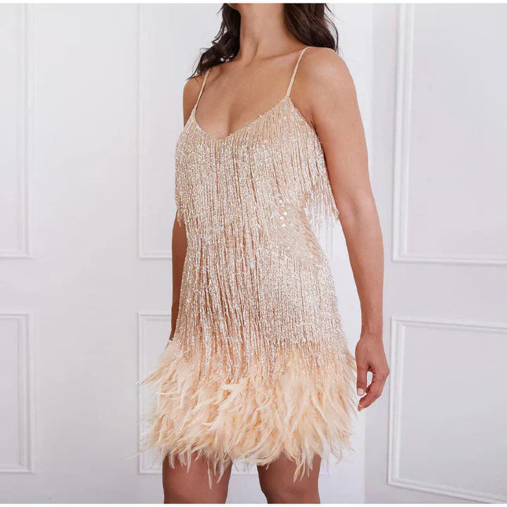 "Susan - Robe de cocktail élégante, design flatteur, tissu luxueux, parfaite pour occasions spéciales, encolure raffinée."