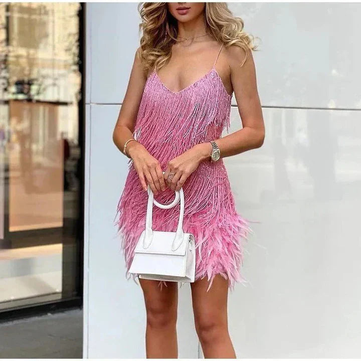 "Susan - Robe de cocktail élégante, design flatteur, tissu luxueux, parfaite pour occasions spéciales, encolure raffinée."