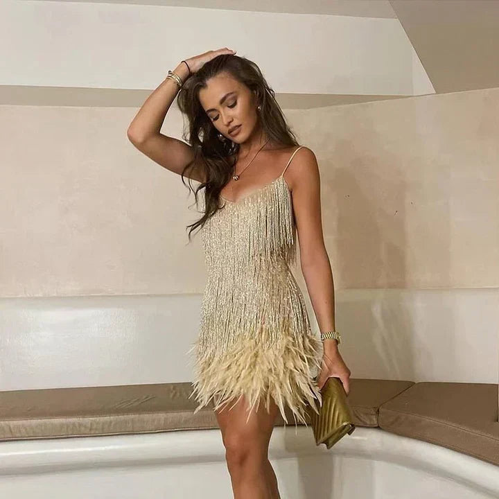 "Susan - Robe de cocktail élégante, design flatteur, tissu luxueux, parfaite pour occasions spéciales, encolure raffinée."