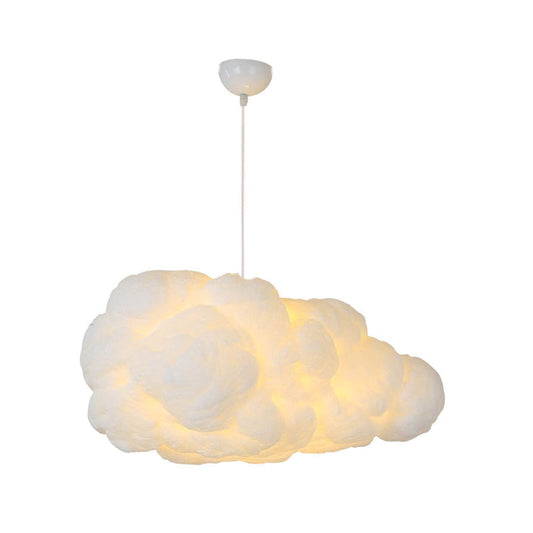 "Suspension nuage moderne blanche, luminaire aérien design pour intérieur contemporain, ambiance apaisante et élégante."