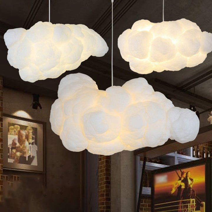 "Suspension nuage moderne blanche, luminaire aérien design pour intérieur contemporain, ambiance apaisante et élégante."