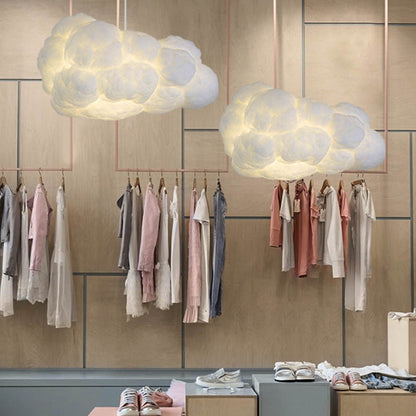 "Suspension nuage moderne blanche, luminaire aérien design pour intérieur contemporain, ambiance apaisante et élégante."