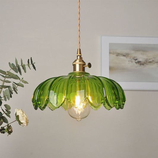 "Suspension vintage émaillée, lustre floral en verre translucide et cuivre, effet scintillant, charme rétro éléganza."
