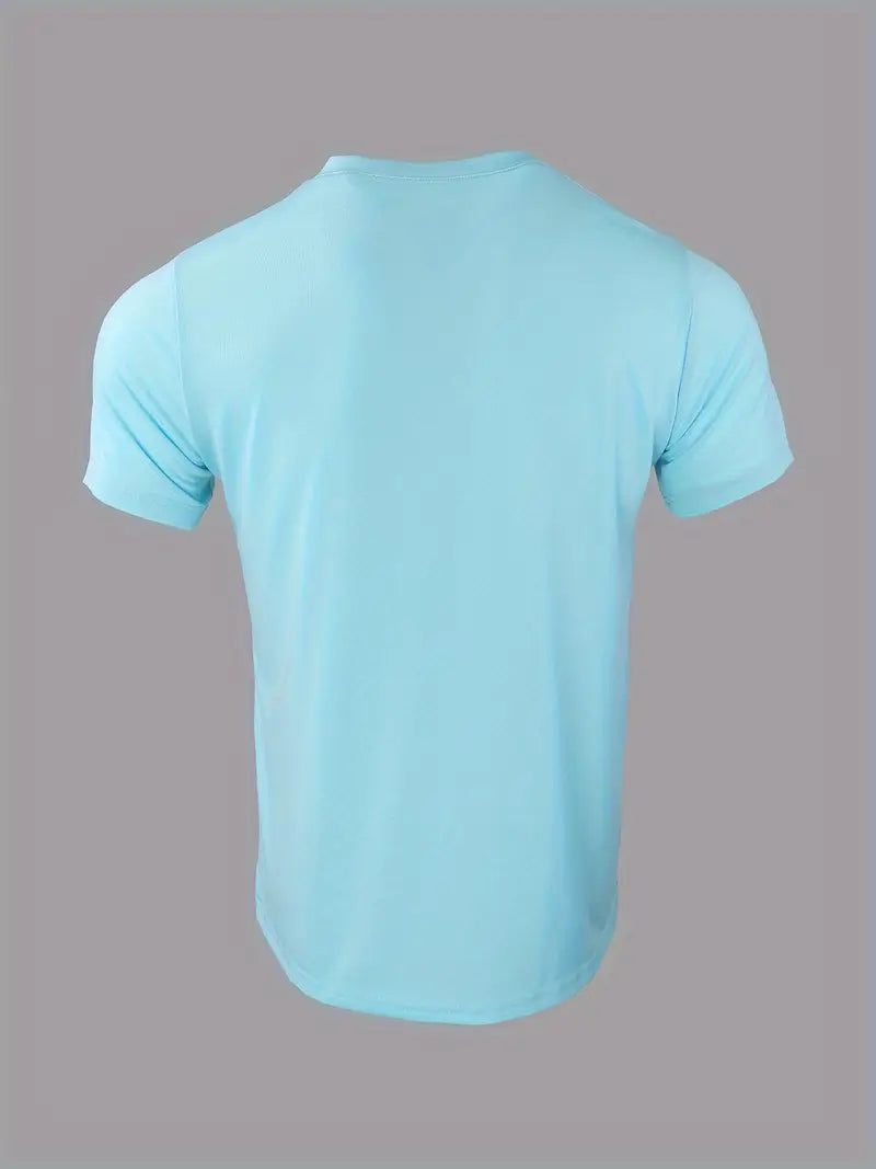 "T-shirt Henley vert élégant pour hommes, coupe classique, tissu léger et respirant, style décontracté et raffiné."