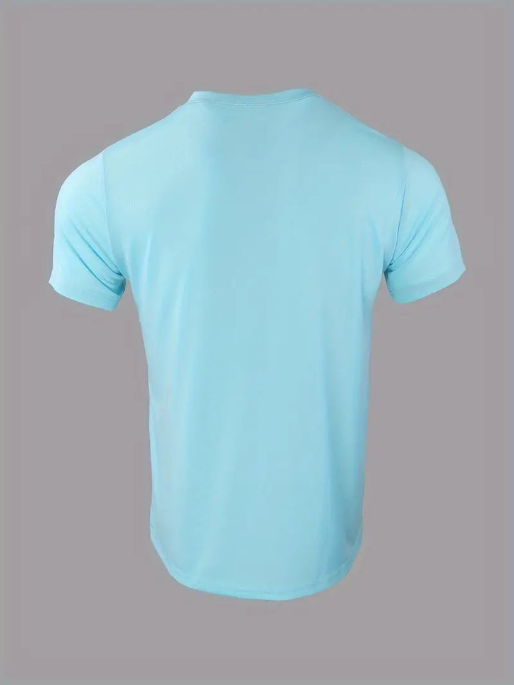 "T-shirt Henley vert élégant pour hommes, coupe classique, tissu léger et respirant, style décontracté et raffiné."
