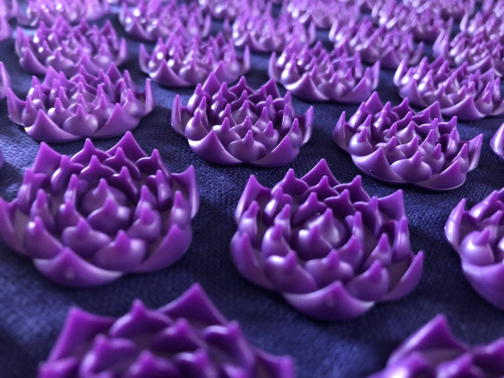 "Tapis acupression Florapress bleu avec points de pression, idéal pour relaxation et bien-être à domicile."