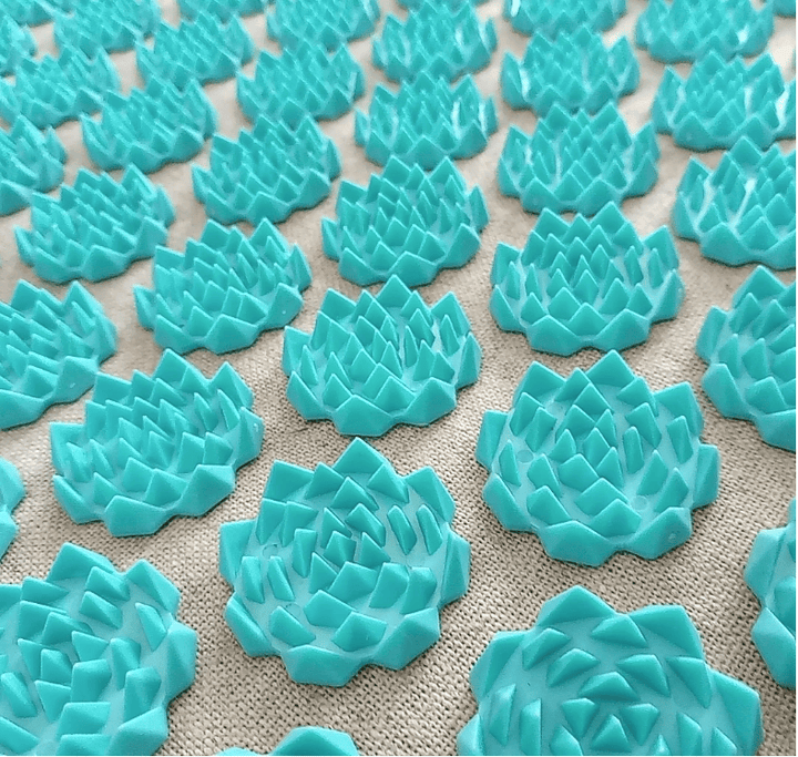 "Tapis acupression Florapress bleu avec points de pression, idéal pour relaxation et bien-être à domicile."