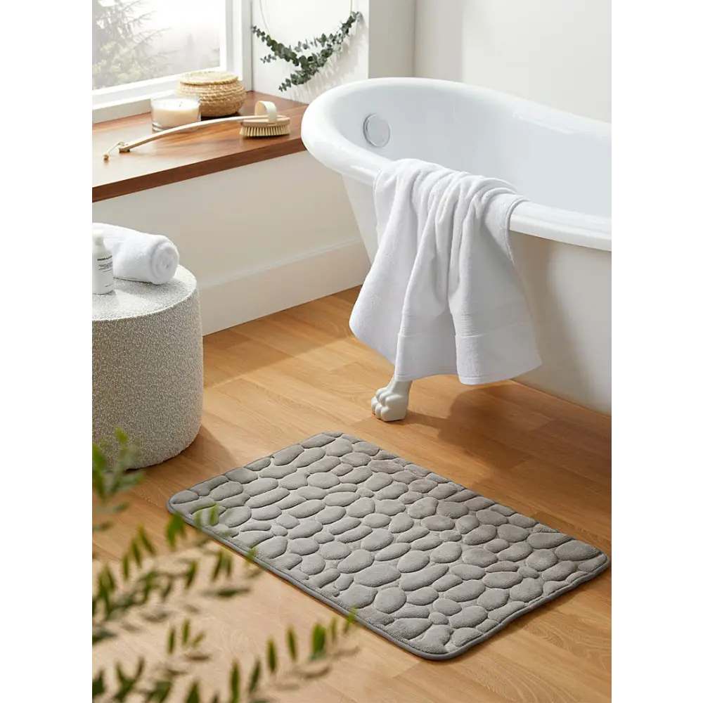 "Tapis de bain anti-dérapant GaletConfort, design galets, blanc, confort moelleux et ultra-absorbant, 40x60 cm."