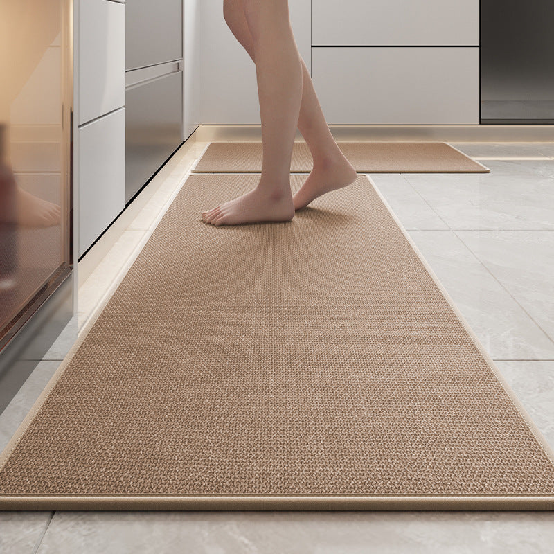 "Tapis de cuisine en lin tressé, antidérapant, couleur gris, sur sol de cuisine, offre confort et sécurité."