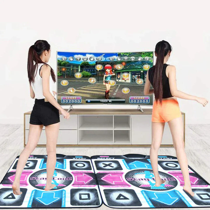 "Tapis de danse interactif avec musique ludique et capteur de mouvement sur fond de salon moderne."