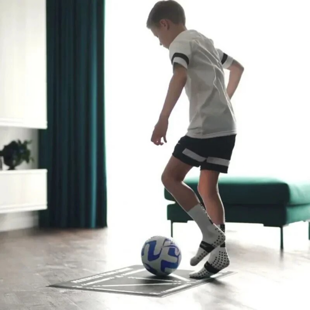 "Tapis Football Pro pour enfants avec texture antidérapante, cibles interactives, léger et transportable. Idéal intérieur/ext