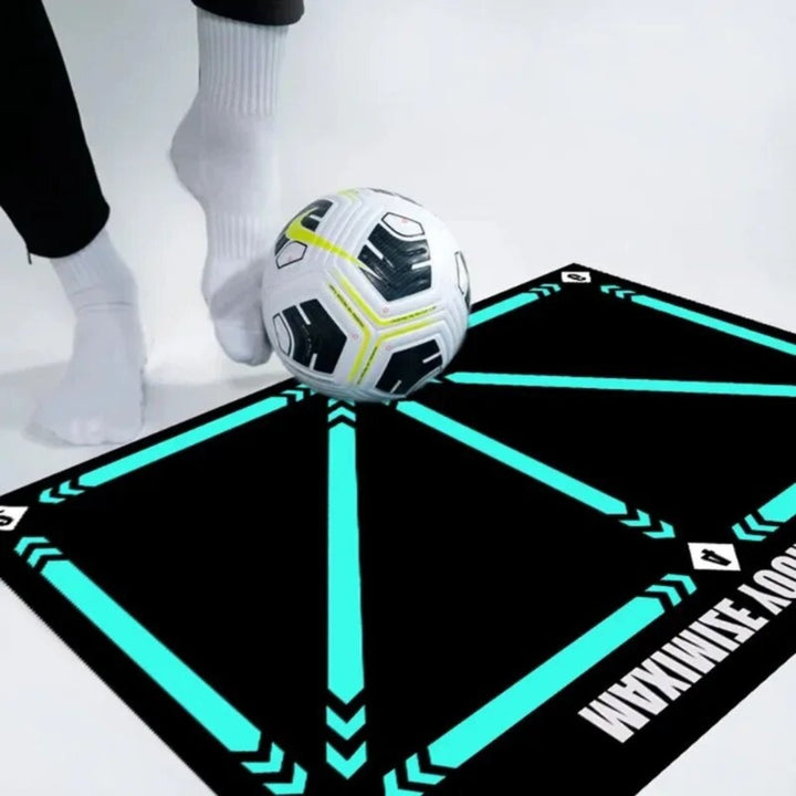 "Tapis Football Pro pour enfants avec texture antidérapante, cibles interactives, léger et transportable. Idéal intérieur/ext