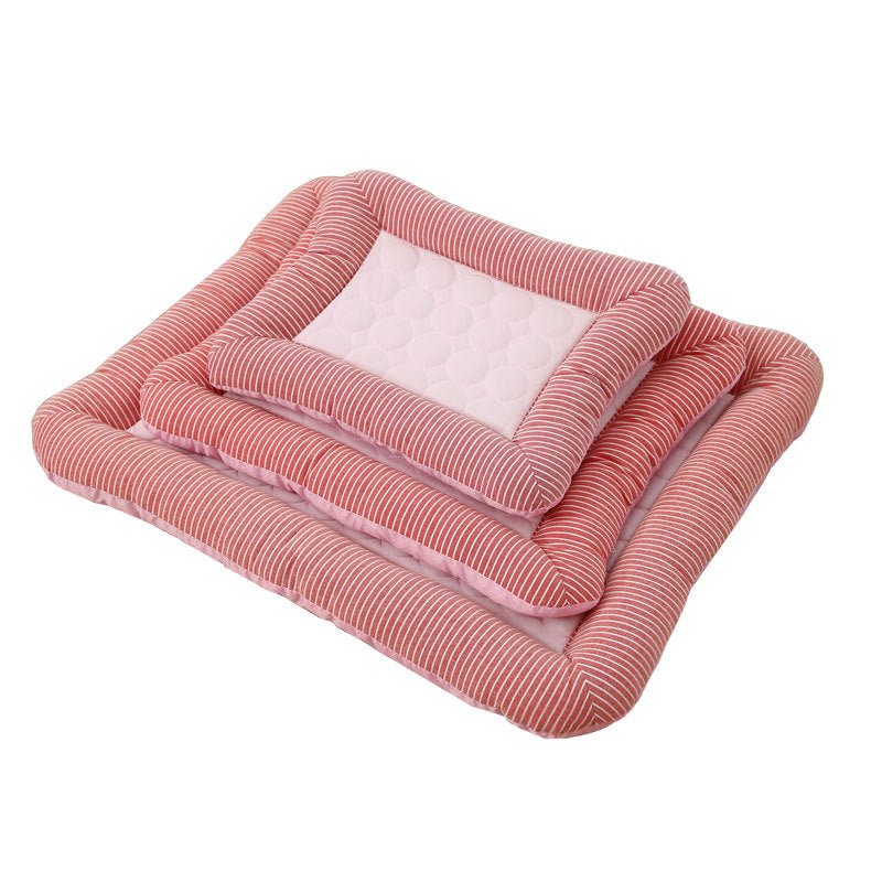 "Tapis rafraîchissant pour animaux, bleu clair, surface douce, idéal pour l'été, confort estival, facile à nettoyer."