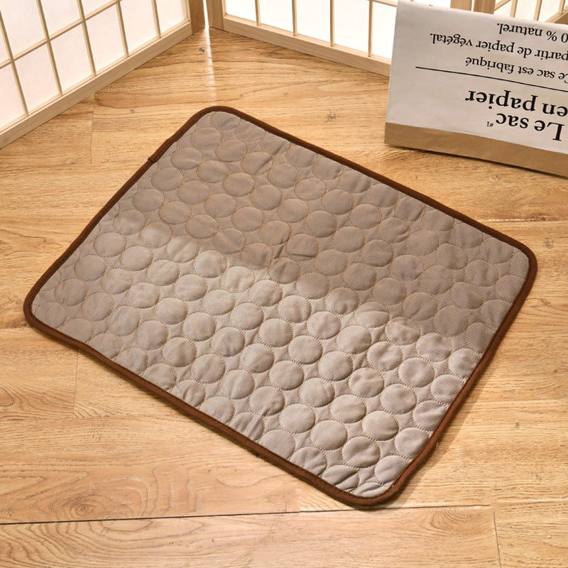 "Tapis réfrigérant pour animaux, bleu clair, offre fraîcheur et confort, technologie gel auto-rafraîchissante, non-toxique."