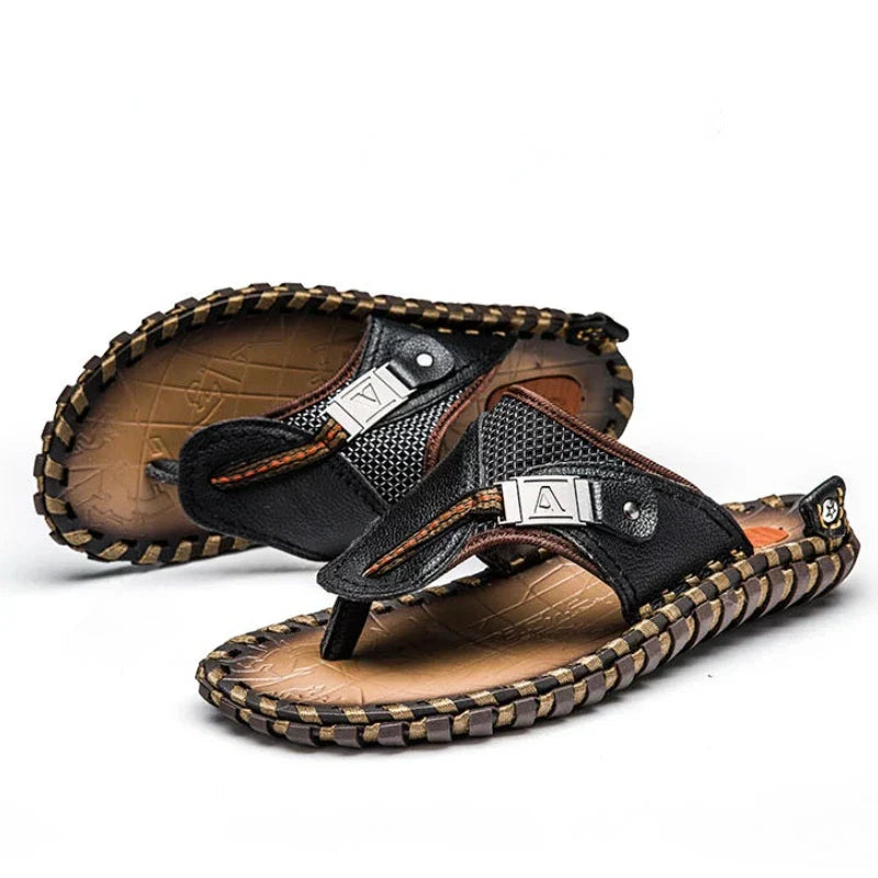 "Tongs en cuir marron, élégantes pour hommes, offrant confort et style estival sophistiqué, tailles 38 à 47."