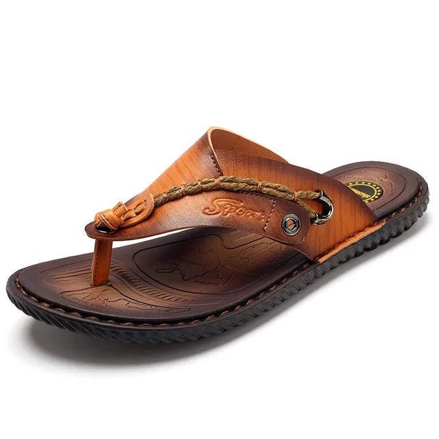 "Tongs en cuir marron, élégantes pour hommes, offrant confort et style estival sophistiqué, tailles 38 à 47."
