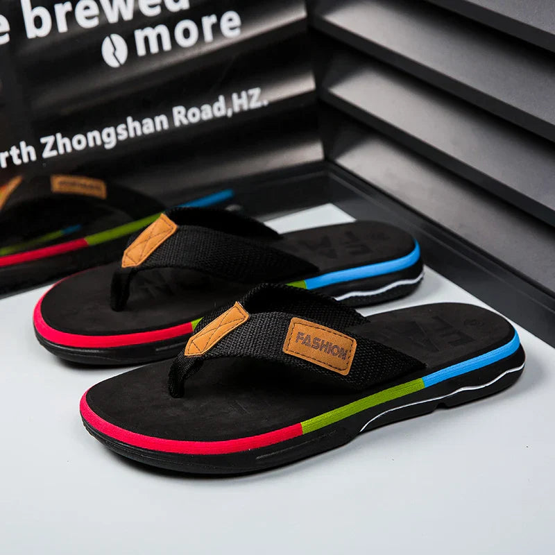 Tongs homme aux couleurs vives, semelle antidérapante, design multicolore pour confort estival optimal.