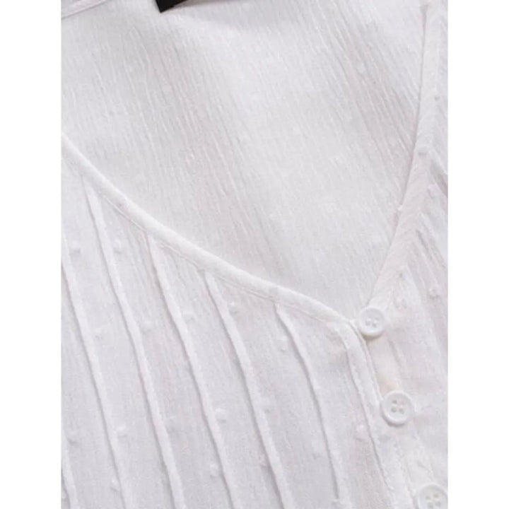 "Top en dentelle pour femme avec col en V, dentelle fine, élégant, disponible en plusieurs couleurs, chic et féminin."